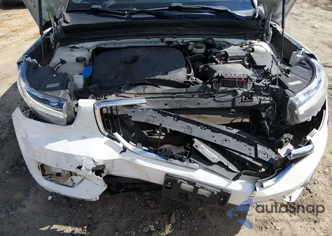 2019 Volvo Xc40 T5 Momentum/T5 R-Design z USA, uszkodzony, nr VIN YV4162XZ9K2012588